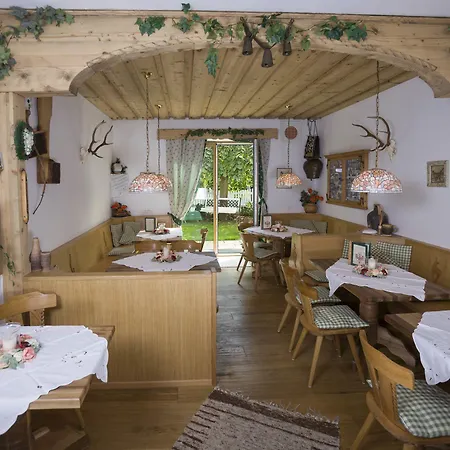 فندق Garni Zimmermann 3*