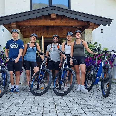 Garni Zimmermann فندق 3*